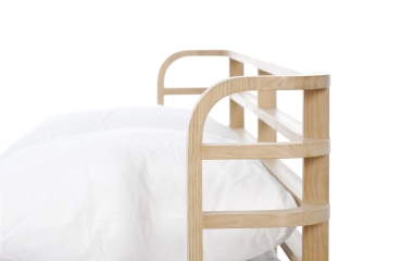 orig. BOW I Modernes Design Bett 140x200 aus Massivholz